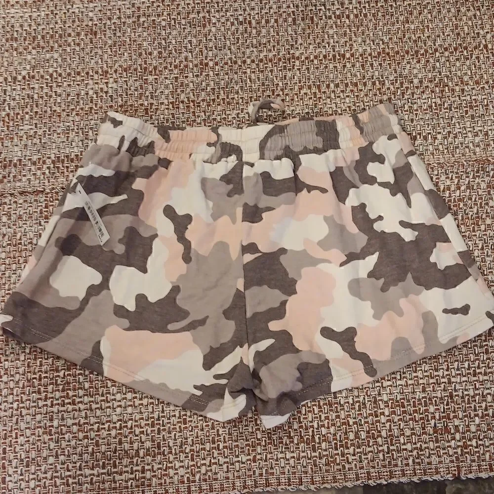 New Wild Meadows French Terry Jogger Shorts‎ Pink Camo Small New With Tags